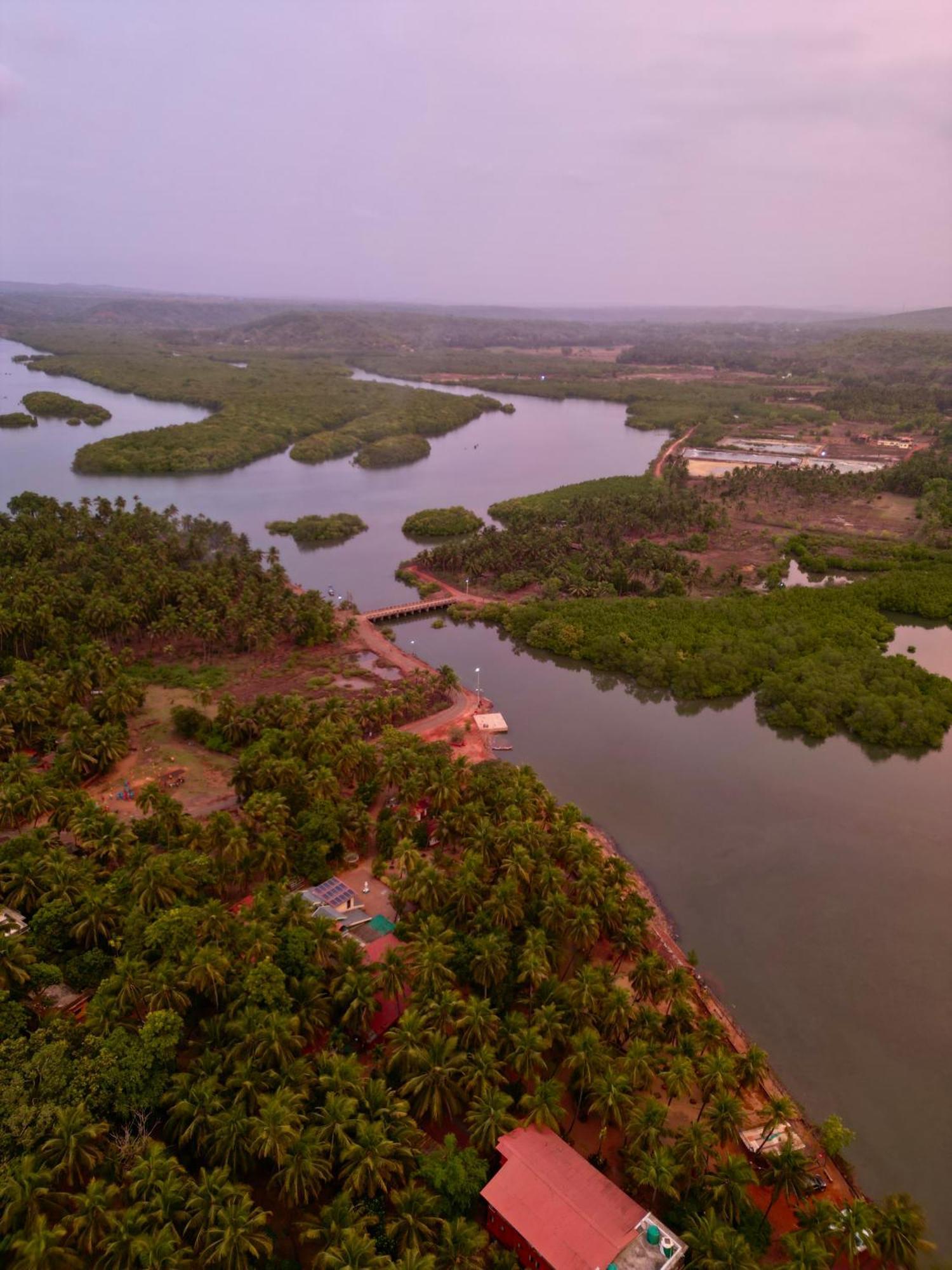 The Mangrove Otel Achra Dış mekan fotoğraf