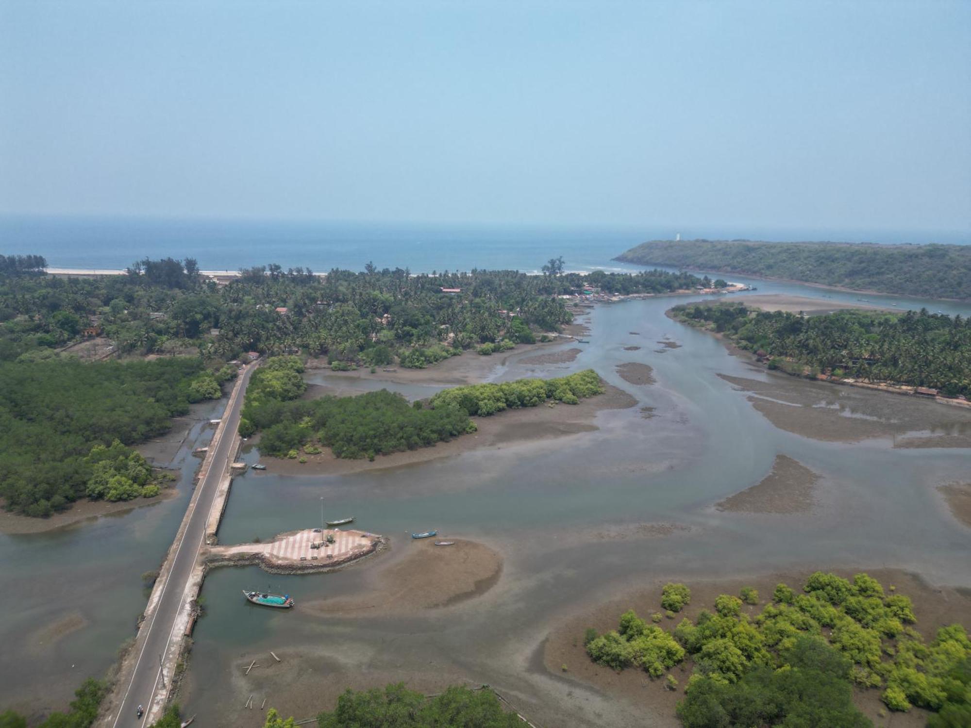 The Mangrove Otel Achra Dış mekan fotoğraf